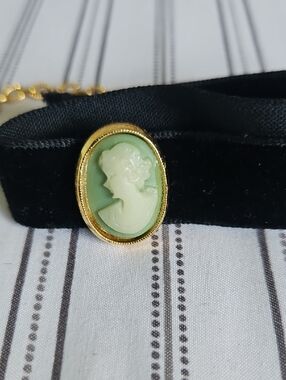 🌴Gold-Trim Green Cameo Pendant Necklace - Classic Women's Jewelry